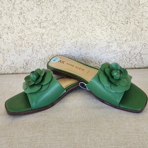 New Anne Klein Green Floral Applique Slide Mules